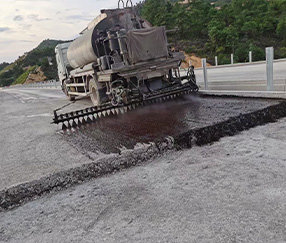 花园小区楼盘路面施工