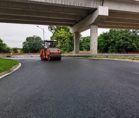 花园小区楼盘路面施工