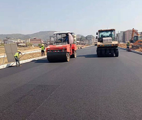 花园小区楼盘路面施工